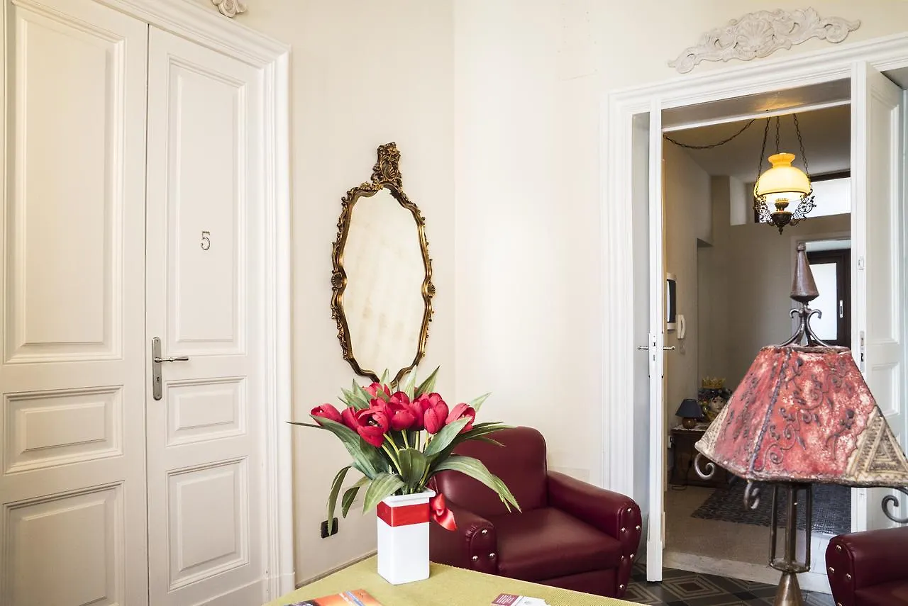 Rossocorallo B&B Katanya Oda ve Kahvaltı